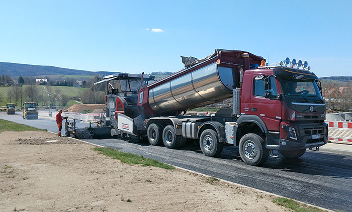 Asphalteinbau im Wohngebiet  Asphalteinbau im Wohngebiet