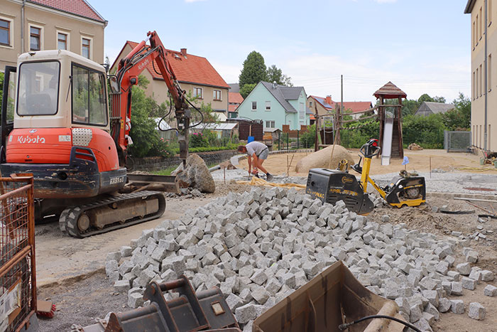 Neugestaltung der Pflasterflächen im östlichen Bereich Neugestaltung der Pflasterflächen im östlichen Bereich