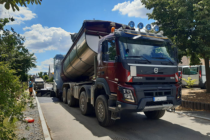 Asphalteinbau am 11. Juli 2022 in Höhe Städtischer Bauhof