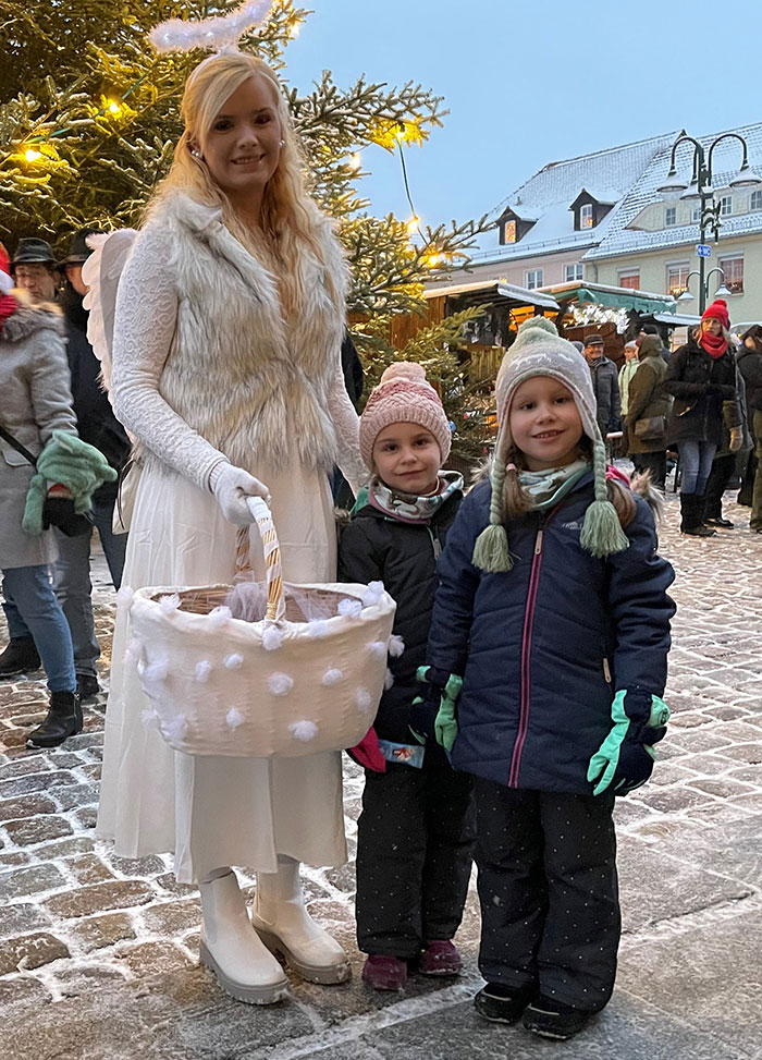 Weihnachtsengel Sarah mit Charlotte und Bärbel Weihnachtsengel Sarah mit Charlotte und Bärbel