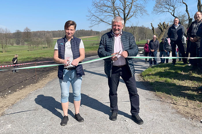 Symbolische Freigabe mit Bürgermeister Mühle 