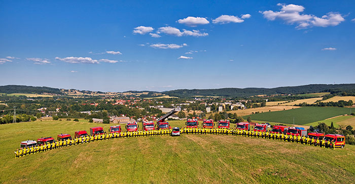 Erinnerungsfoto mit neuer Einsatzbekleidung auf dem Karrenberg