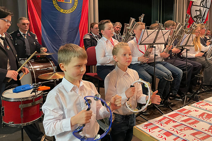 Das Schalmeienorchester begeisterte die Kameradinnen und Kameraden mit musikalischen Einlagen Das Schalmeienorchester begeisterte die Kameradinnen und Kameraden mit musikalischen Einlagen