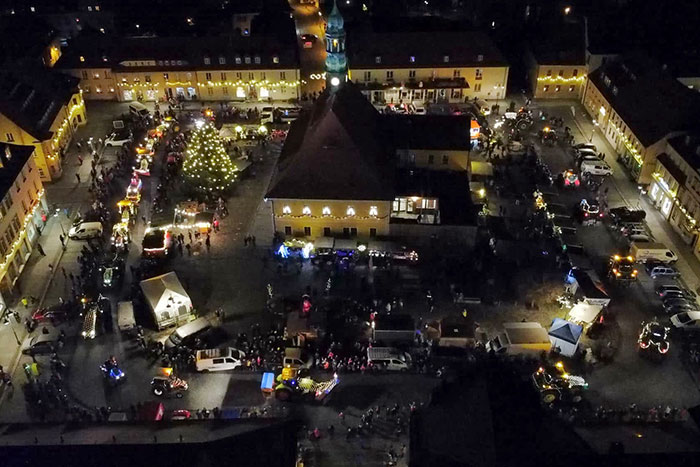 Blick auf den Markt mit der Lichtertour Blick auf den Markt mit der Lichtertour