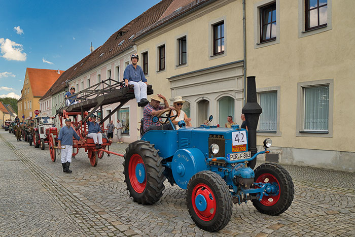 Auch die Ortsfeuerwehren waren mit dabei, wie hier die Kameradinnen und Kameraden aus Berthelsdorf, Foto: Jens Vogel Auch die Ortsfeuerwehren waren mit dabei, wie hier die Kameradinnen und Kameraden aus Berthelsdorf, Foto: Jens Vogel