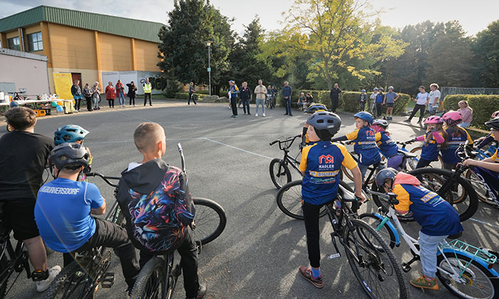 zur Eröffnung zur Eröffnung