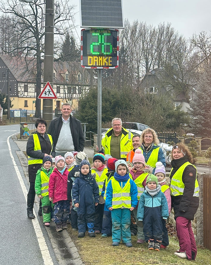 Hohwaldbienen vor dem Messgerät Hohwaldbienen vor dem Messgerät
