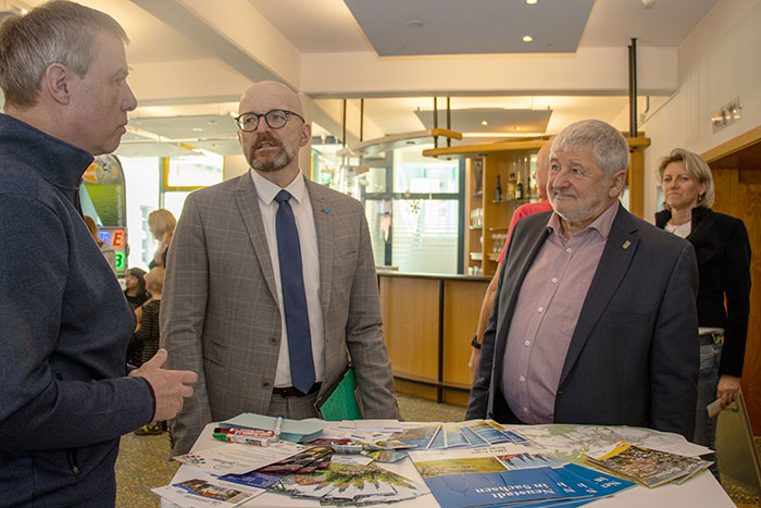 Staatssekretär Thomas Kralinski, Bürgermeister Peter Mühle und Bauamtsleiter Michael Schmidt Staatssekretär Thomas Kralinski, Bürgermeister Peter Mühle und Bauamtsleiter Michael Schmidt