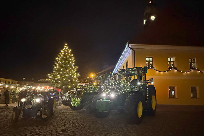 Öffnen des Rathaus-Advents-Kalenders am 4. Dezember