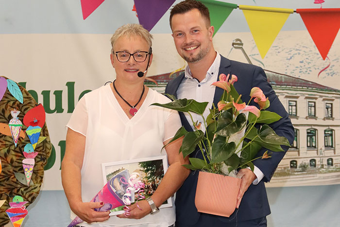 Schulleiterin Heike Schreiner und Bürgermeister Alexander Sachse Schulleiterin Heike Schreiner und Bürgermeister Alexander Sachse